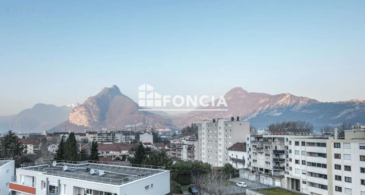 Appartement à FONTAINE