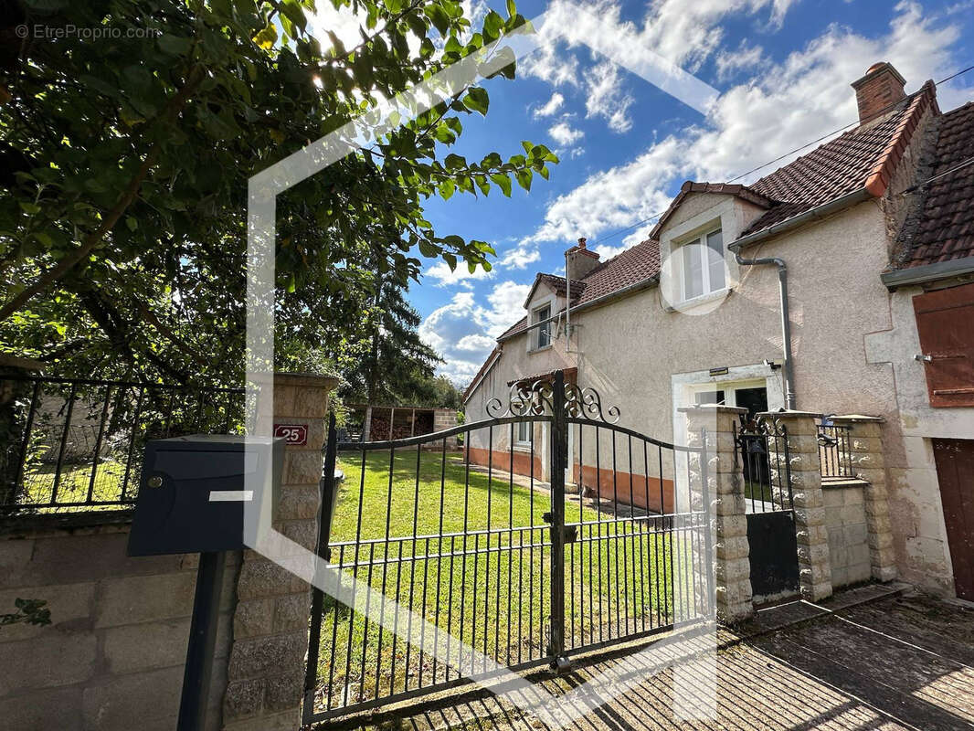 Maison à SUILLY-LA-TOUR
