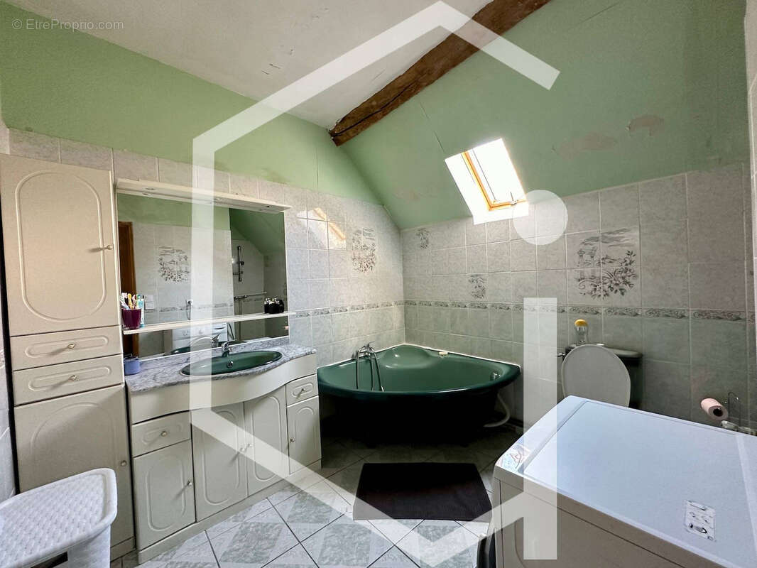 Maison à SUILLY-LA-TOUR