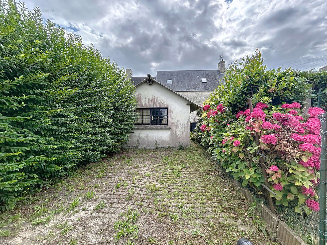 Maison à DEUX-JUMEAUX