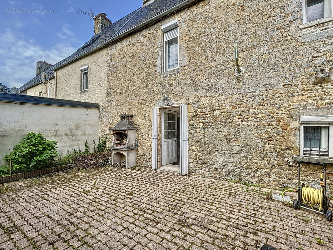 Maison à DEUX-JUMEAUX