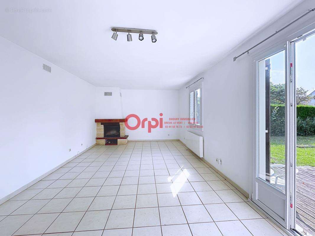 Maison à MOGNEVILLE