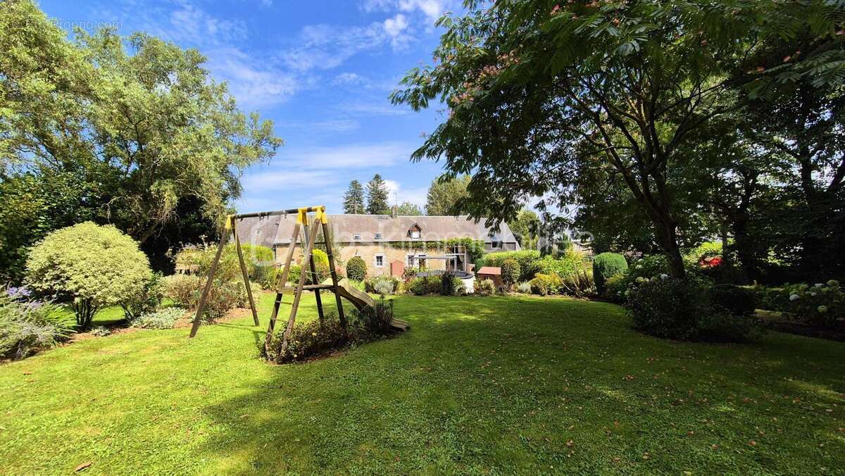 Maison à SAINT-GERMAIN-EN-COGLES