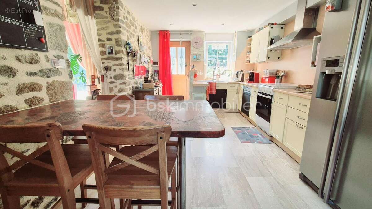 Maison à SAINT-GERMAIN-EN-COGLES