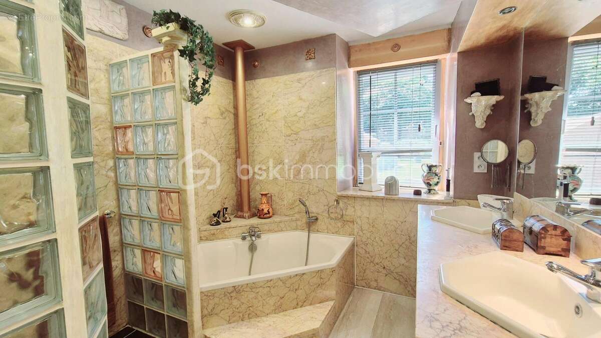 Maison à SAINT-GERMAIN-EN-COGLES