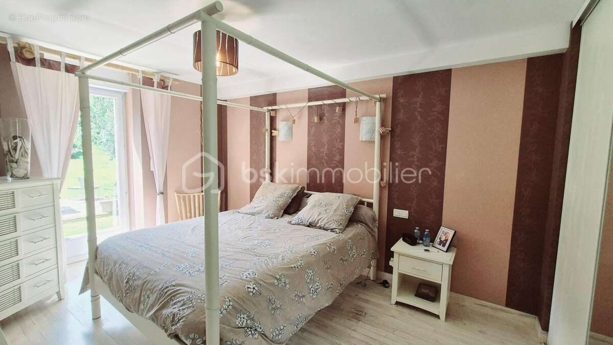 Maison à SAINT-GERMAIN-EN-COGLES