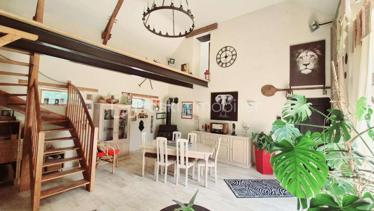 Maison à SAINT-GERMAIN-EN-COGLES