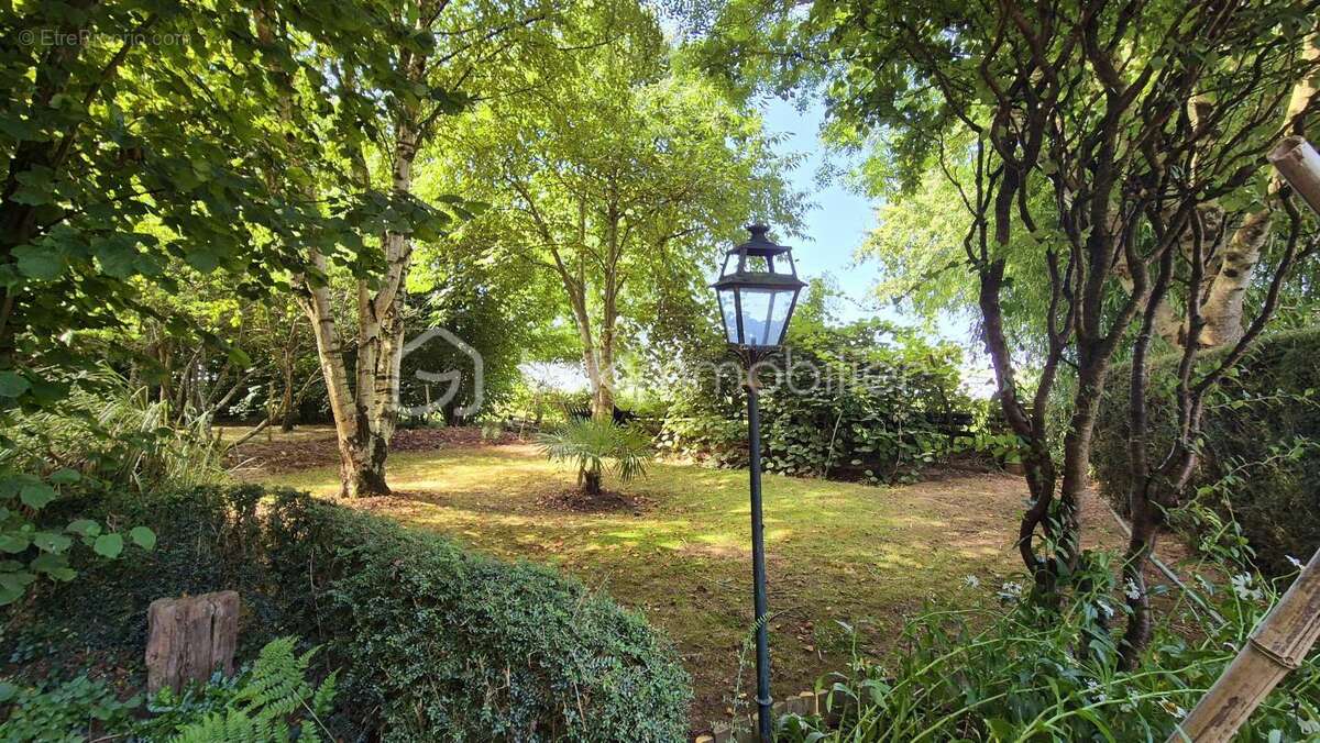 Maison à SAINT-GERMAIN-EN-COGLES