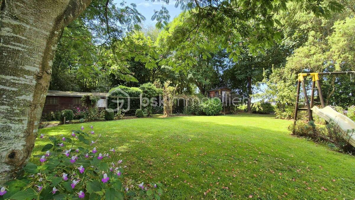 Maison à SAINT-GERMAIN-EN-COGLES