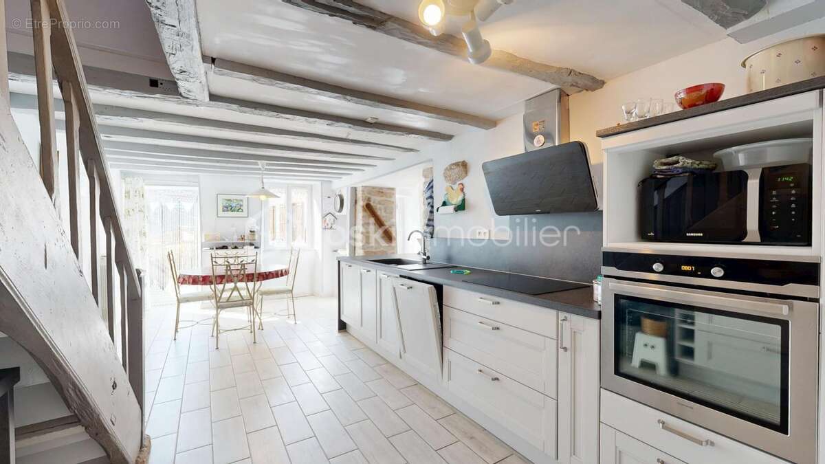 Maison à COMPREIGNAC