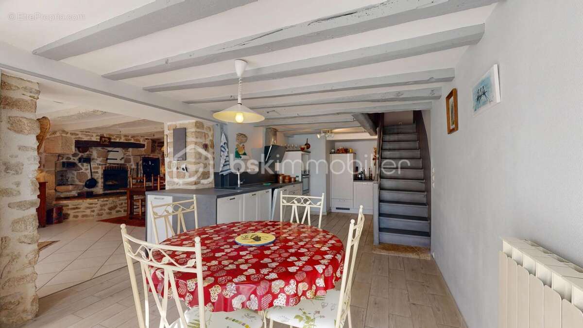 Maison à COMPREIGNAC