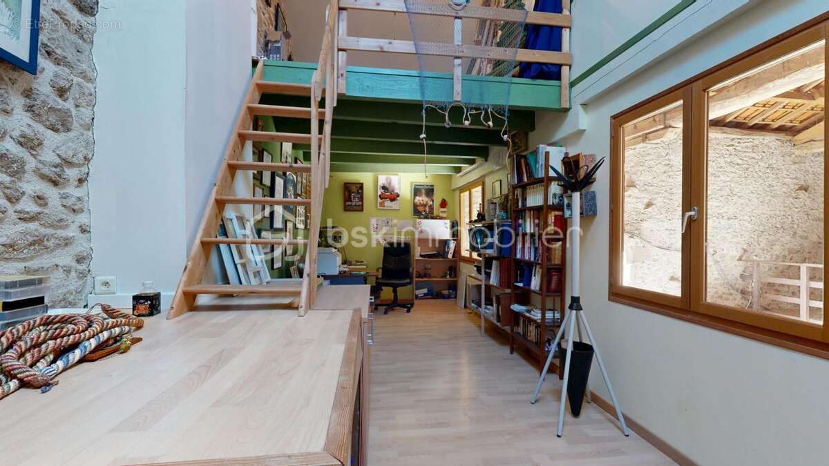 Maison à COMPREIGNAC