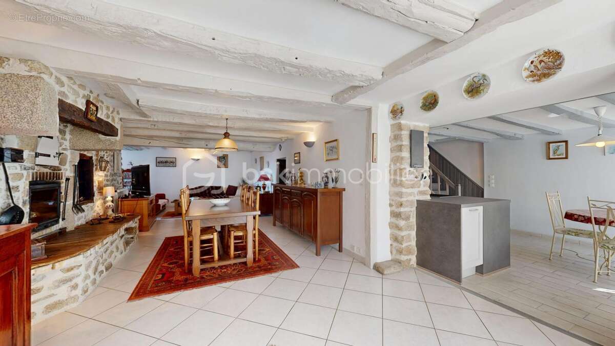 Maison à COMPREIGNAC