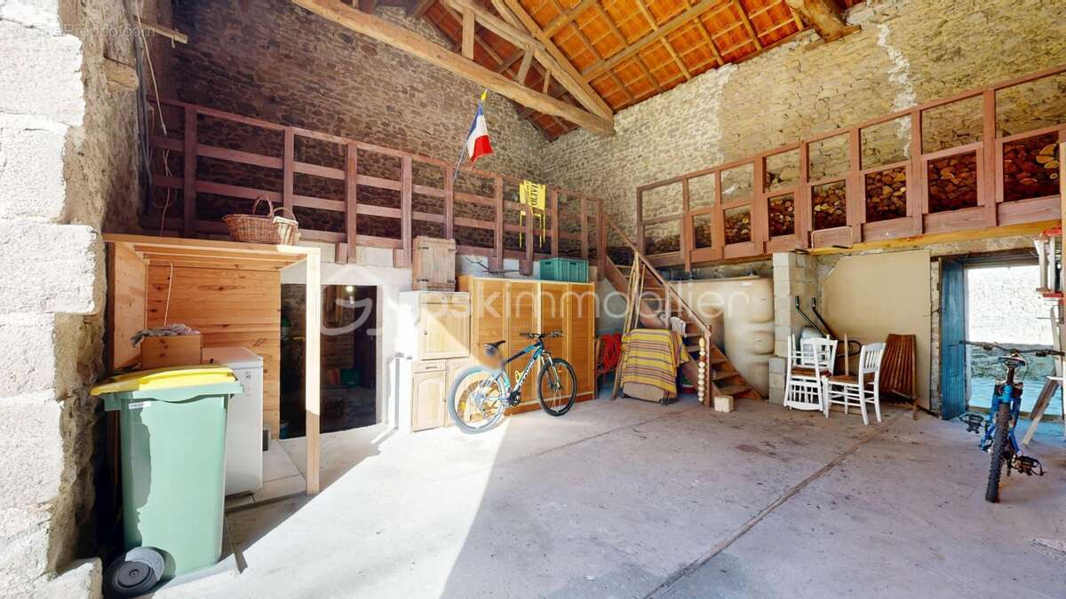 Maison à COMPREIGNAC