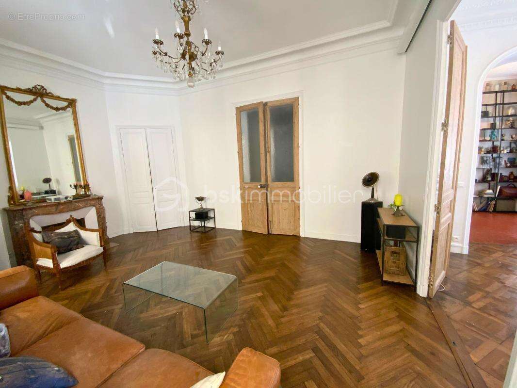 Appartement à MARSEILLE-6E