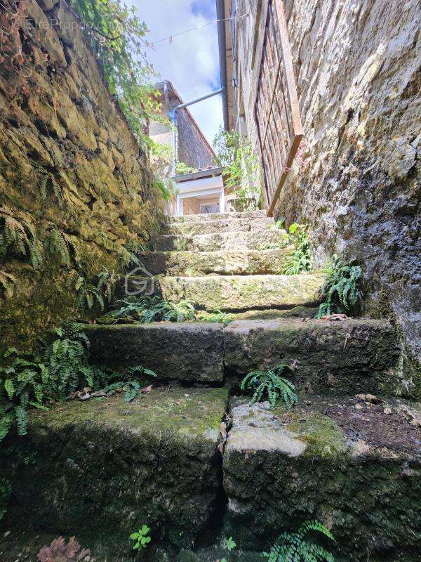 Maison à SAINT-POMPAIN