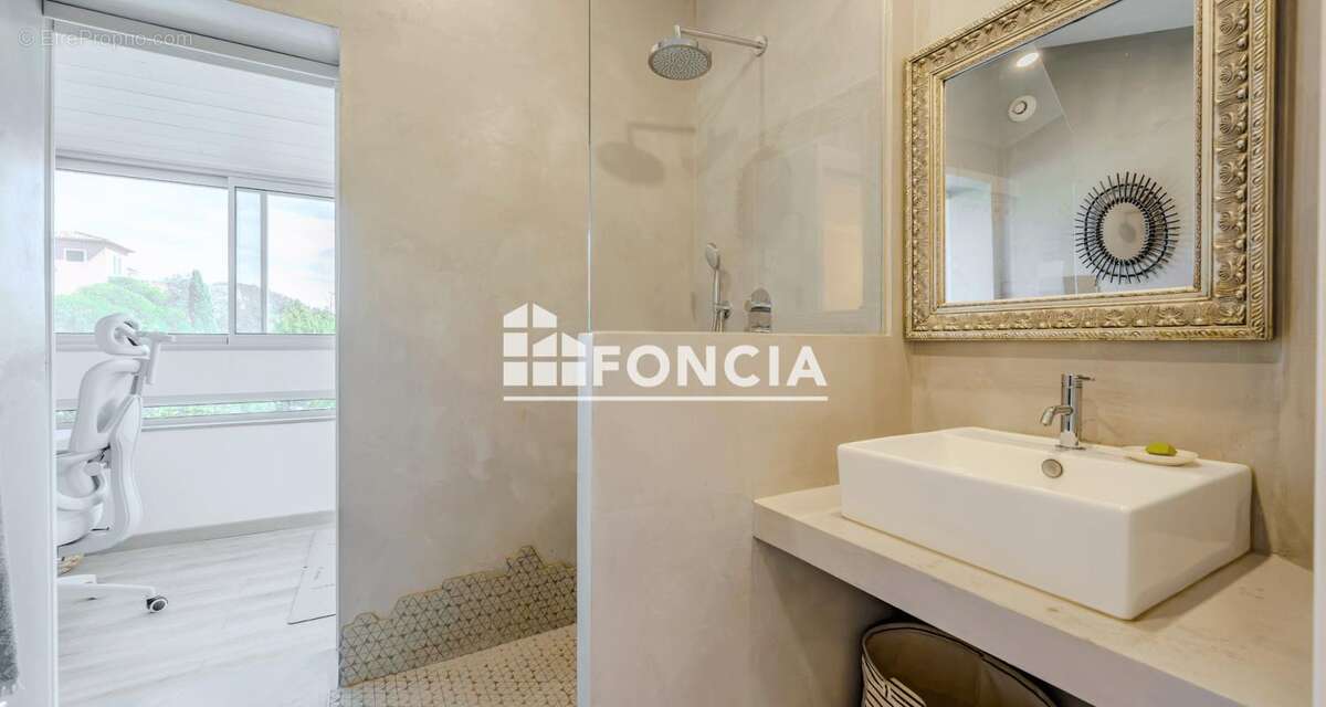 Appartement à CARQUEIRANNE