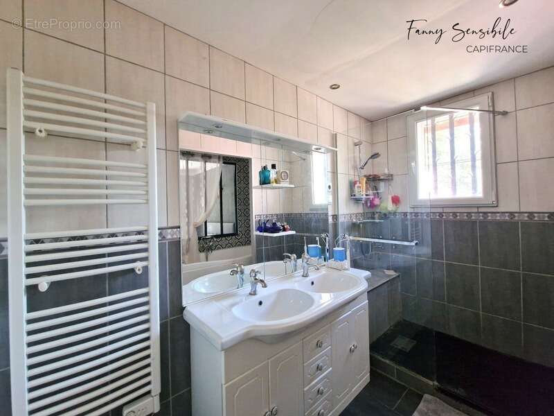 Maison à SEILLONS-SOURCE-D&#039;ARGENS