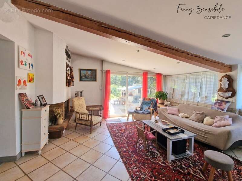 Maison à SEILLONS-SOURCE-D&#039;ARGENS