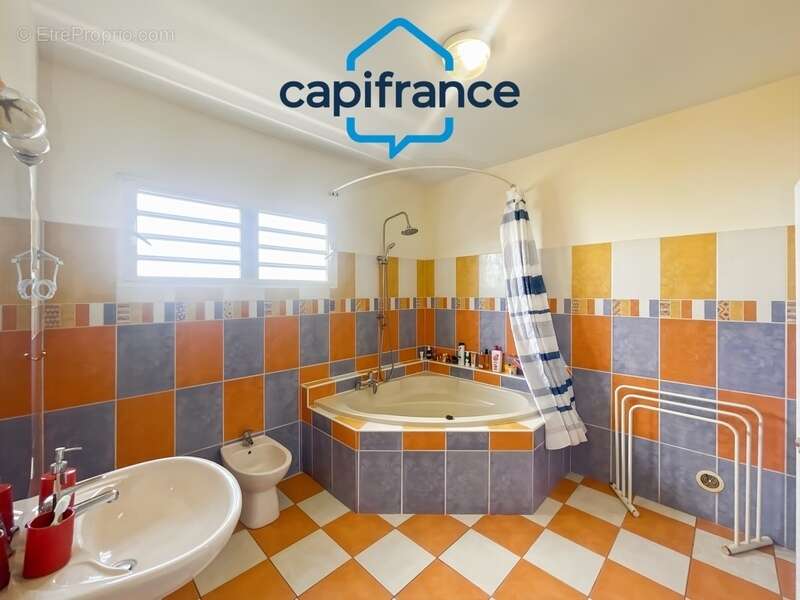 Maison à SAINTE-SUZANNE