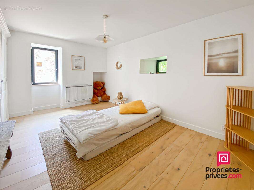 Maison à VAULT-DE-LUGNY