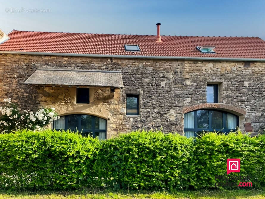 Maison à VAULT-DE-LUGNY