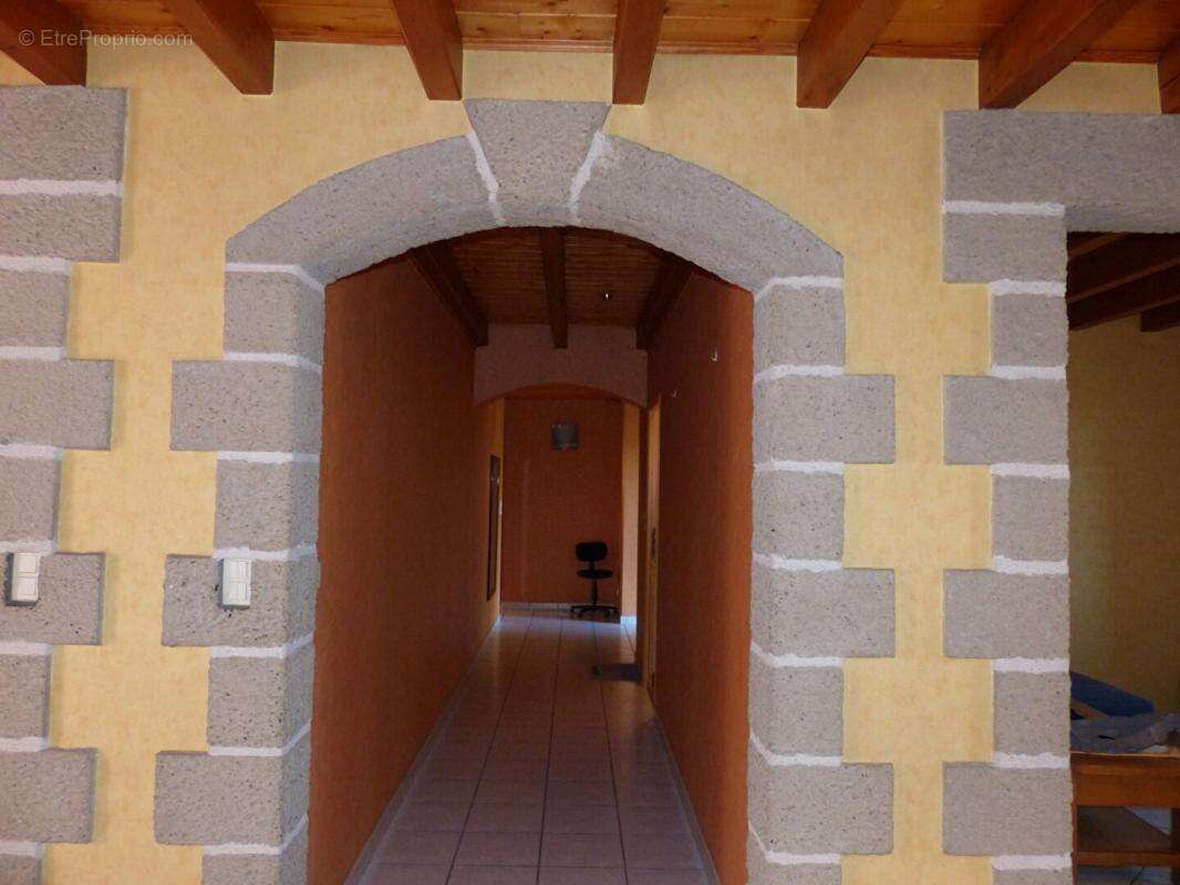 Maison à SAINT-PIERRE-EYNAC