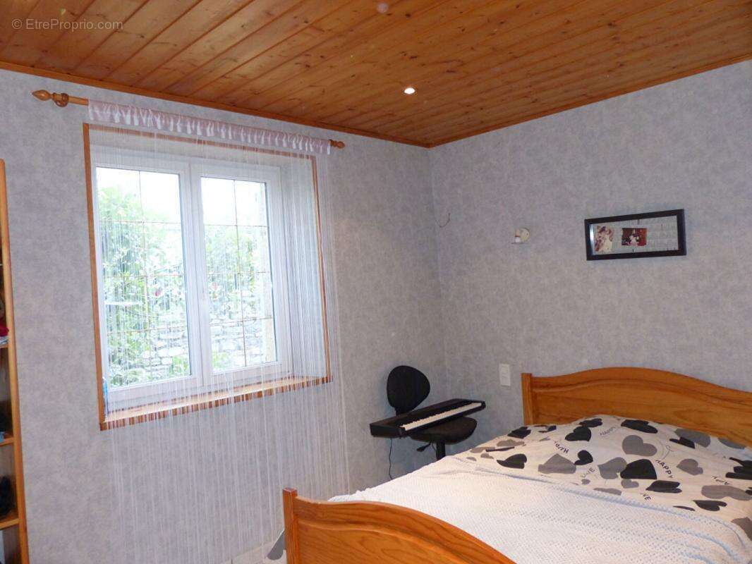 Maison à SAINT-PIERRE-EYNAC