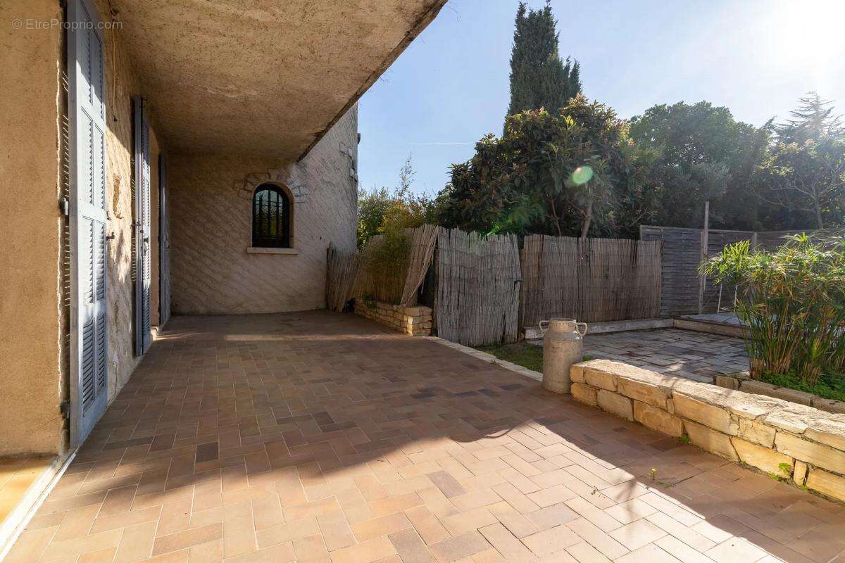 Maison à CHATEAUNEUF-LES-MARTIGUES