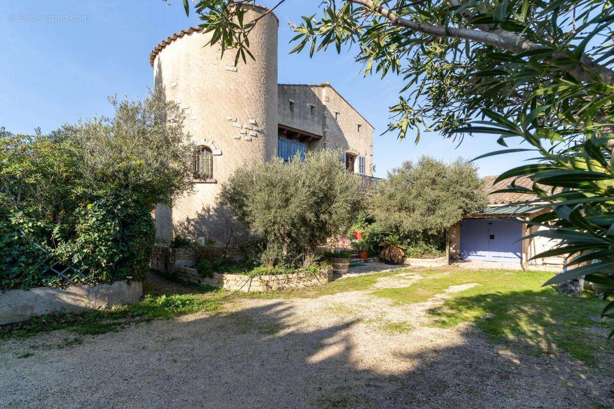Maison à CHATEAUNEUF-LES-MARTIGUES
