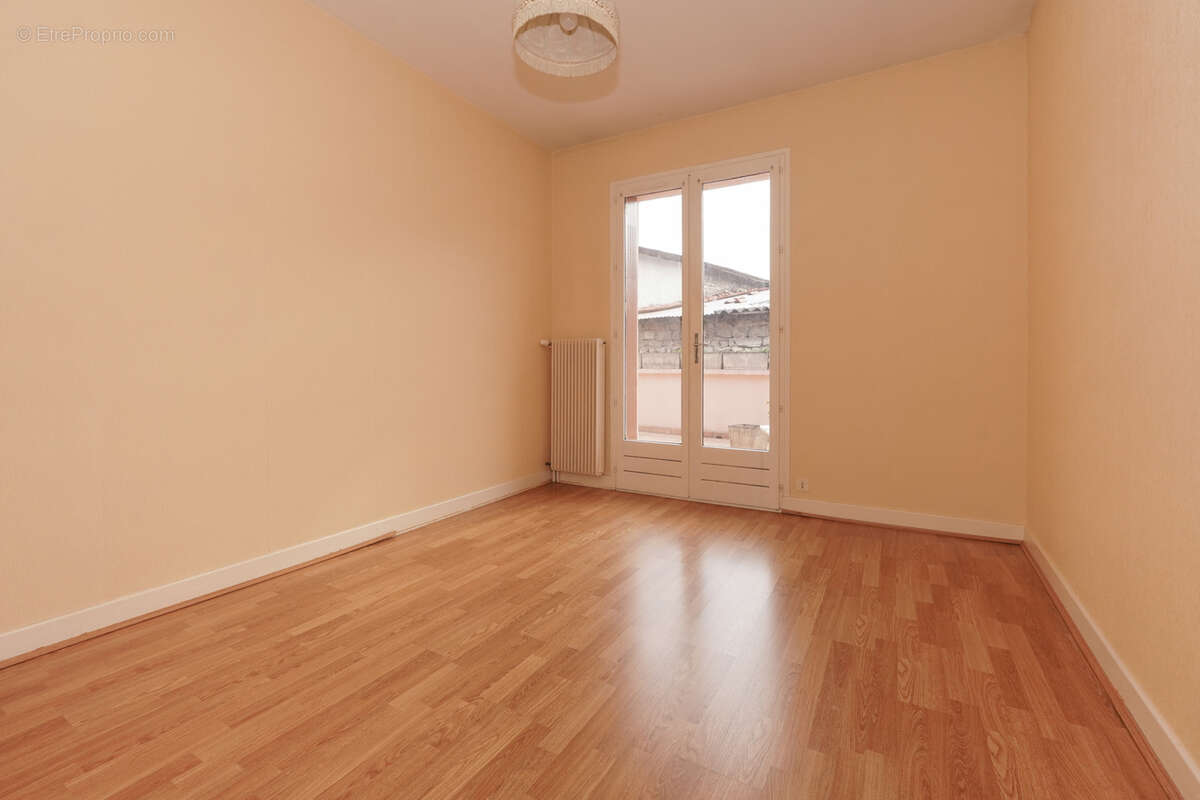 Maison à PONT-DU-CHATEAU