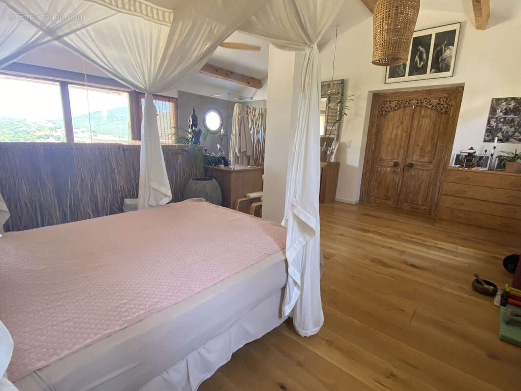 Maison à LA LONDE-LES-MAURES