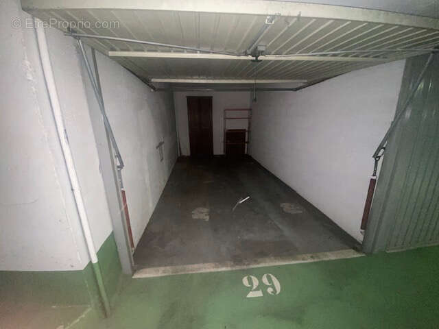 Parking à PARIS-11E