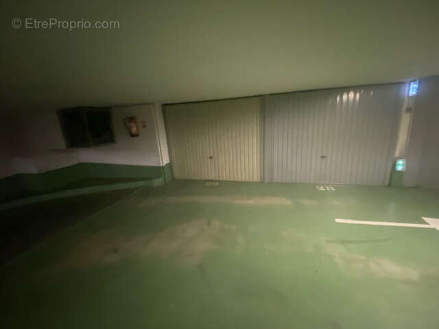 Parking à PARIS-11E