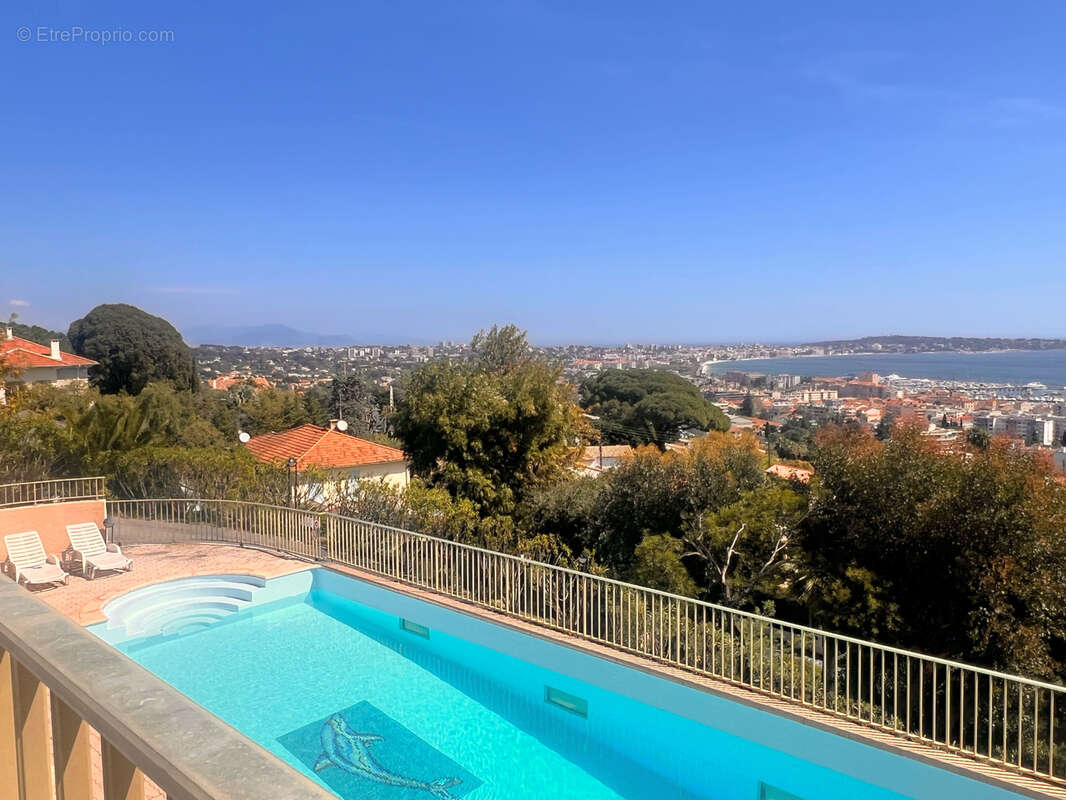 Appartement à VALLAURIS