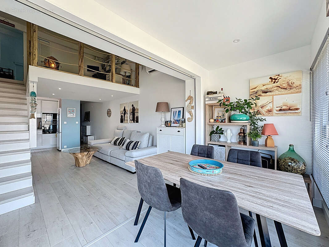 Appartement à SIX-FOURS-LES-PLAGES