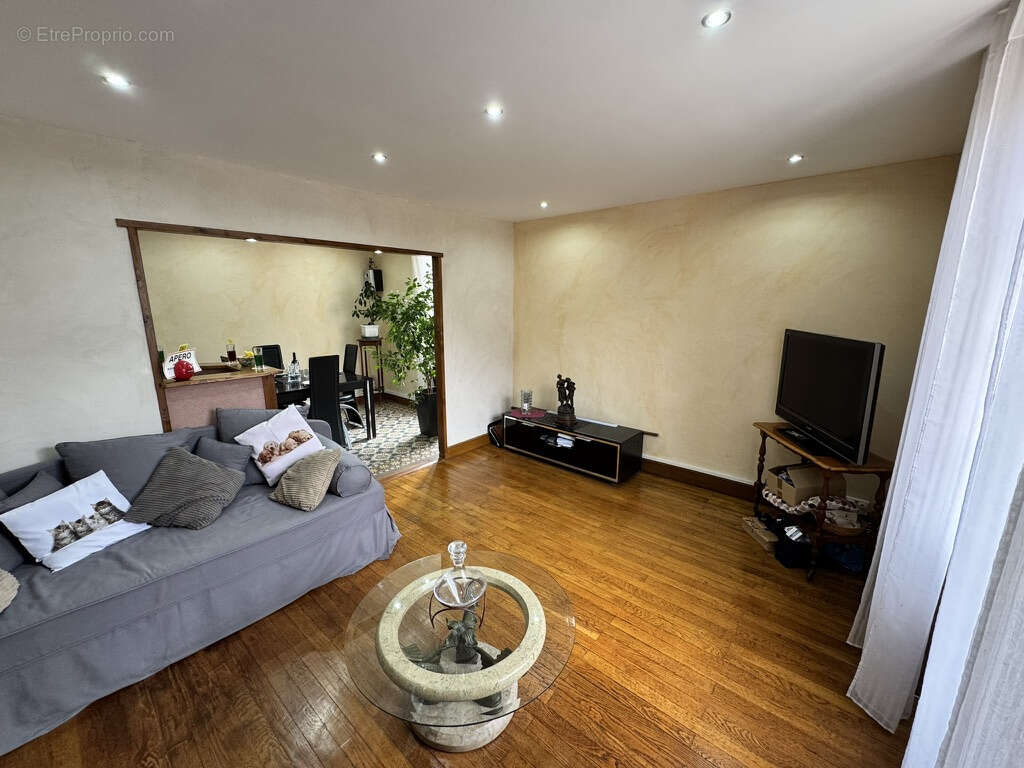 Maison à SAINT-CHRISTOPHE-EN-BRIONNAIS