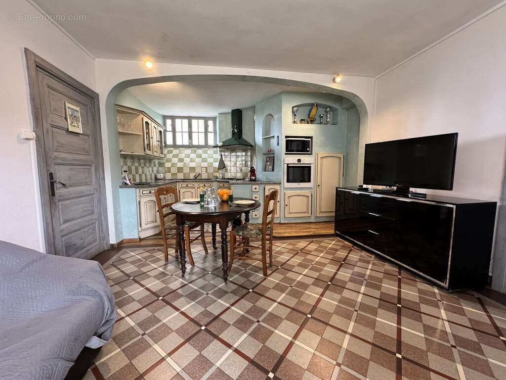 Maison à SAINT-CHRISTOPHE-EN-BRIONNAIS