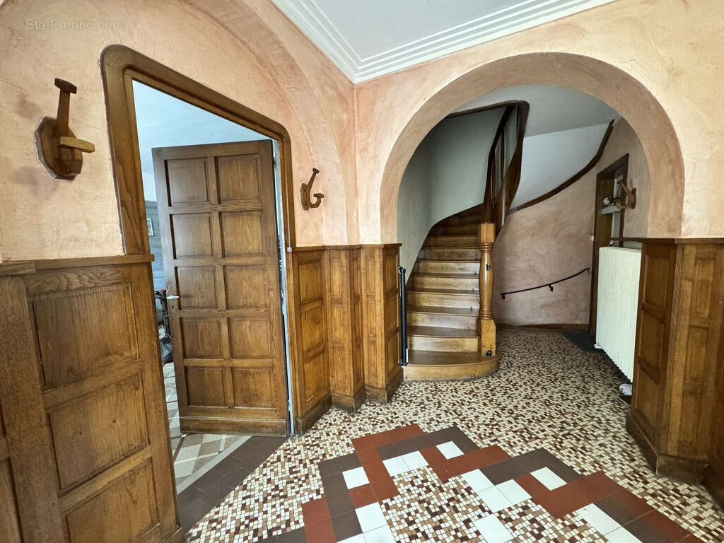 Maison à SAINT-CHRISTOPHE-EN-BRIONNAIS