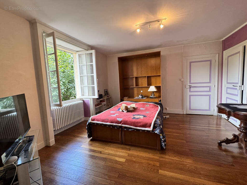 Maison à SAINT-CHRISTOPHE-EN-BRIONNAIS