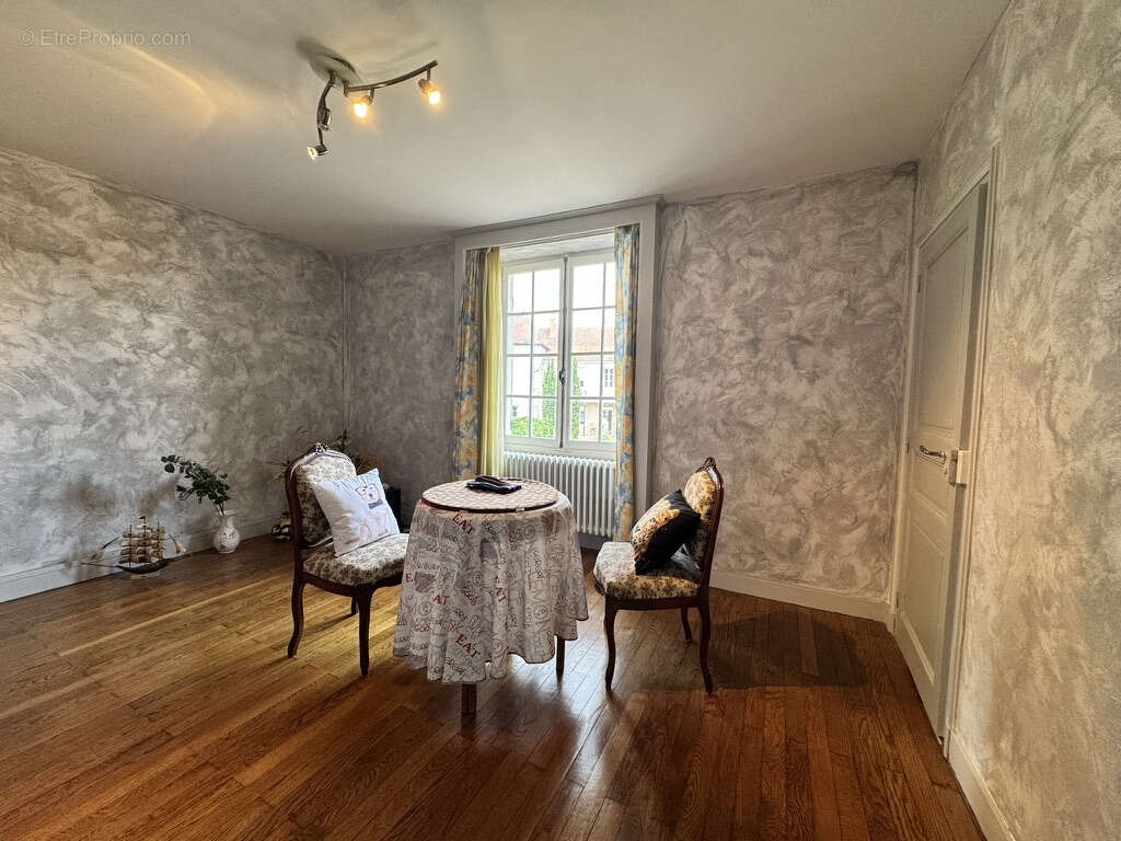 Maison à SAINT-CHRISTOPHE-EN-BRIONNAIS