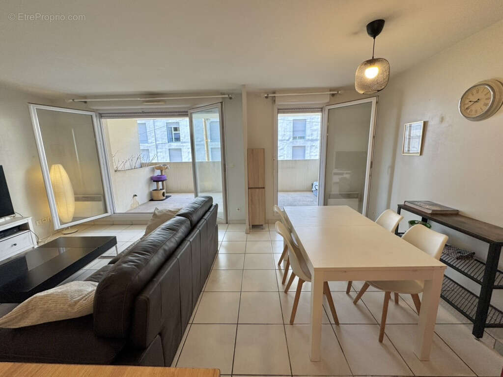 Appartement à MARSEILLE-5E