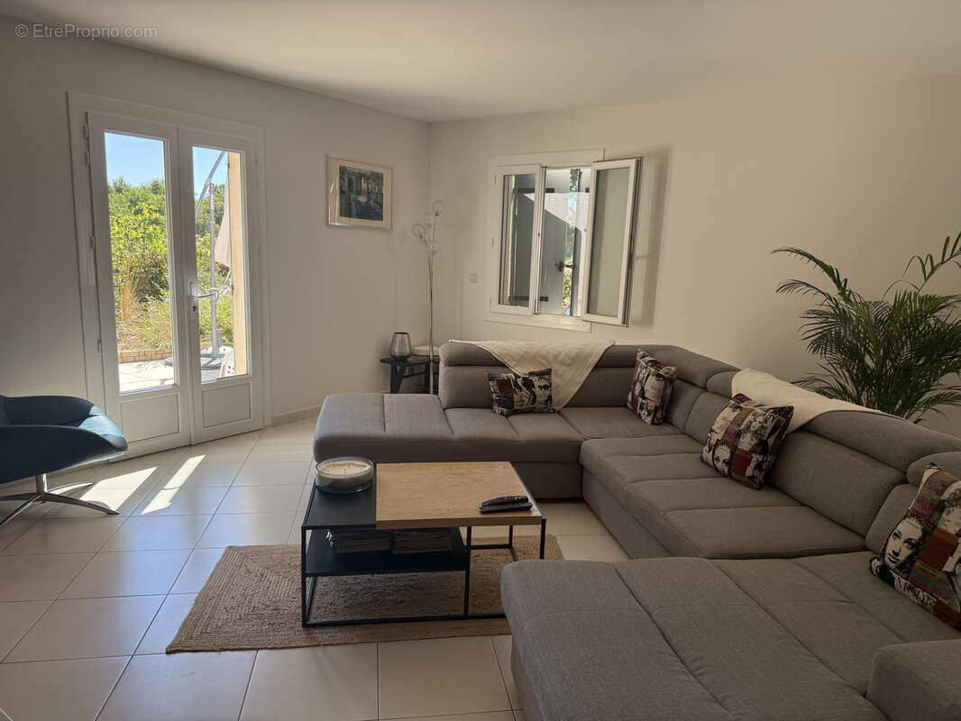 Maison à ROQUEBRUNE-SUR-ARGENS