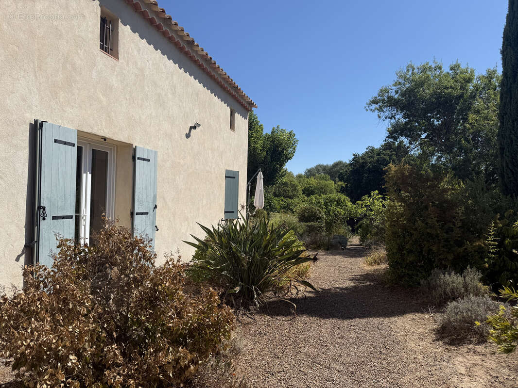 Maison à ROQUEBRUNE-SUR-ARGENS