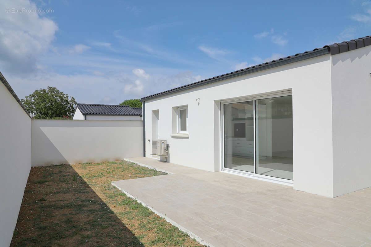 Maison à VAUX-SUR-MER