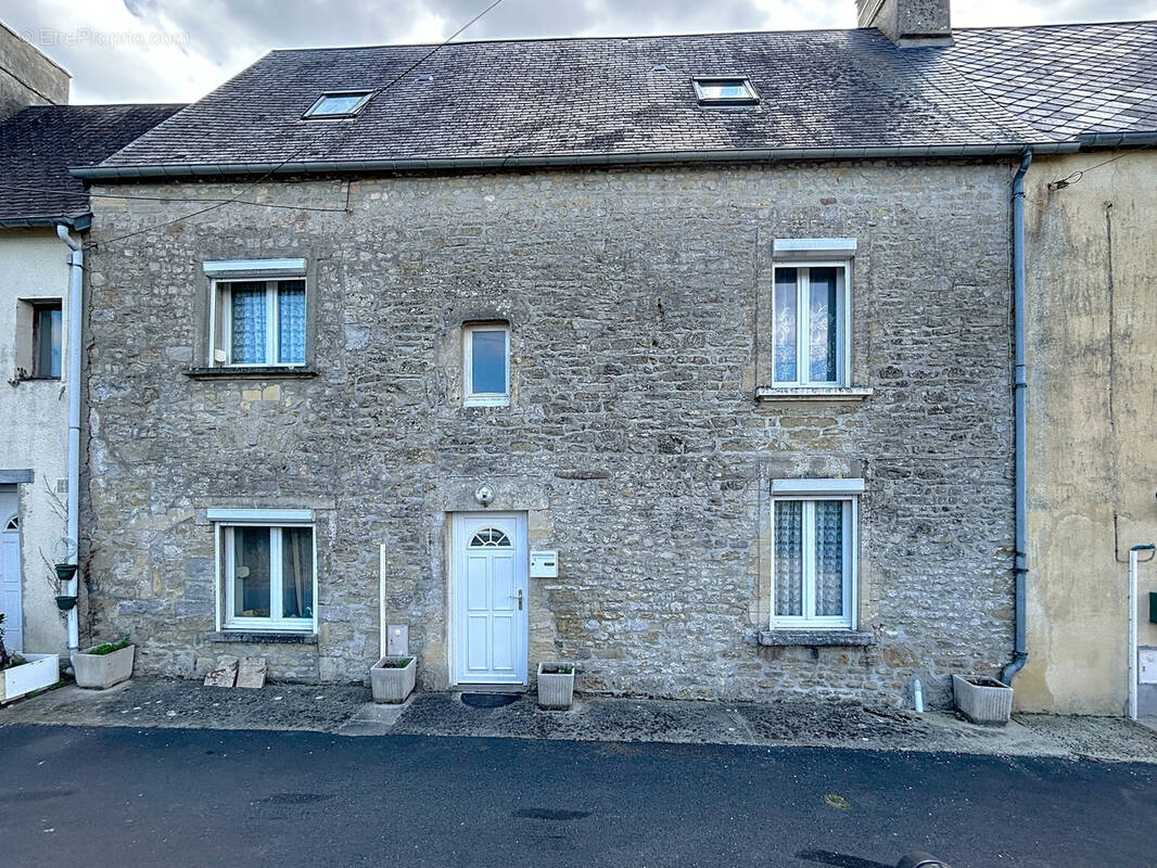 Maison à DEUX-JUMEAUX