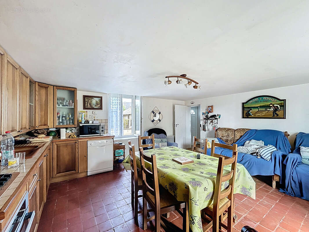 Maison à DEUX-JUMEAUX