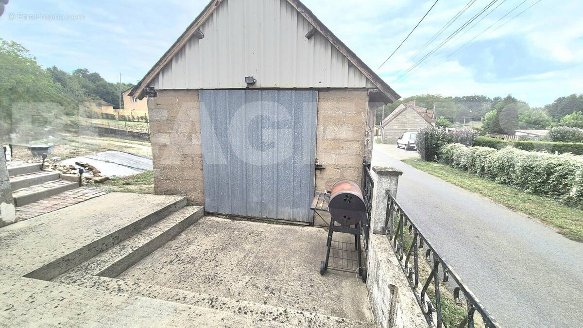 GARAGE - Maison à ECOMMOY