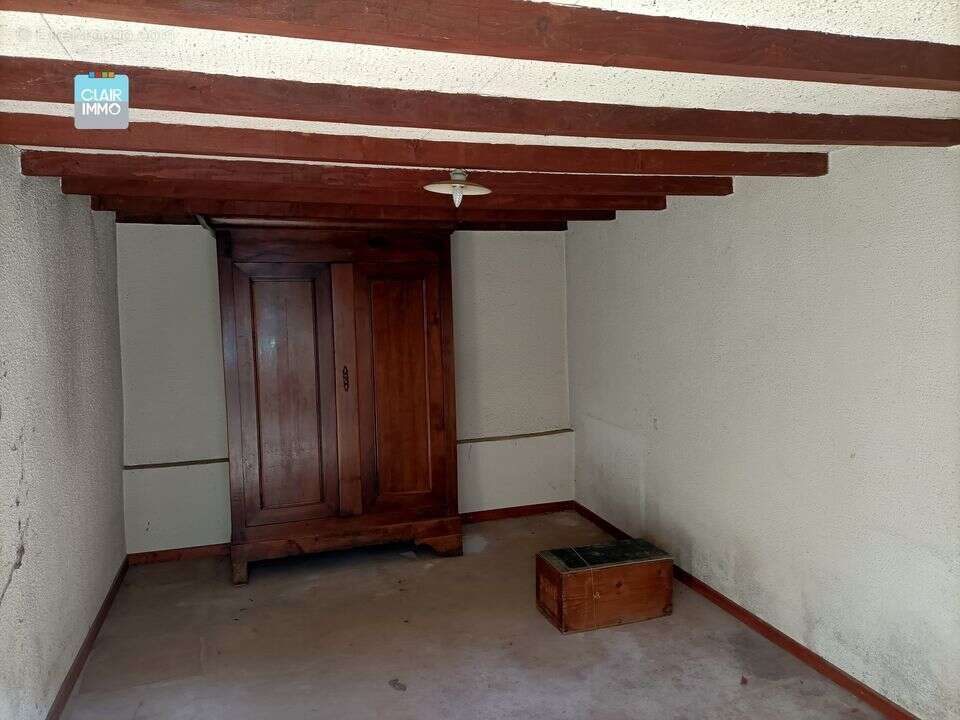 A BIZIAT PROCHE MACON ET BOURG-EN-BRESSE FERME 5 PIECES SUR - Maison à BIZIAT