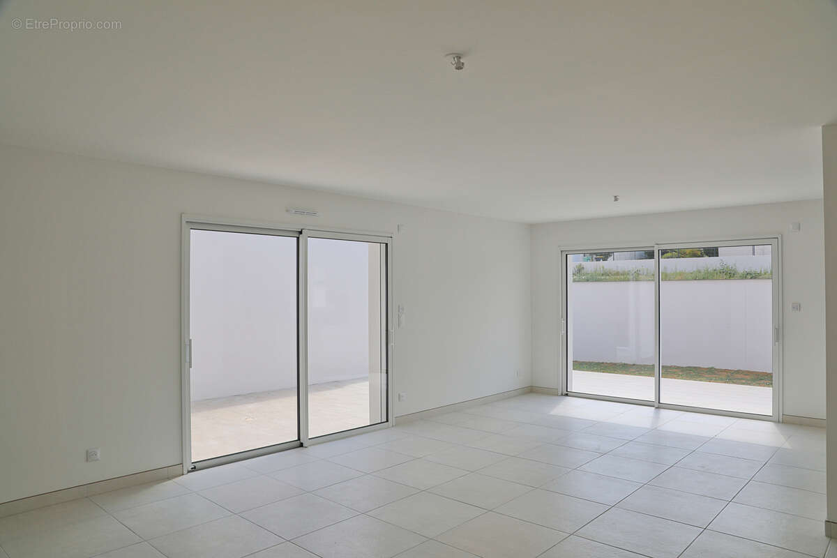 Maison à VAUX-SUR-MER